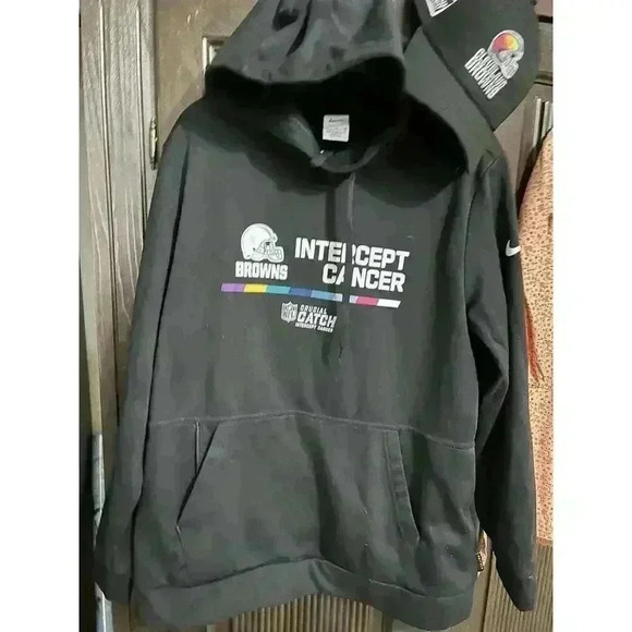 Nike Cleveland Browns Team Issued Sweatshirt Size Xl Intercept Cancer And Cap - Picture 1 of 5